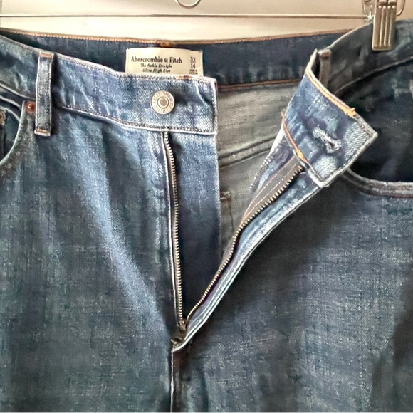 Abercrombie & Fitch Ultra High Rise Ankle Straight Jean - 32 - Picture 8 of 14